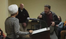 (Видео) Американска конгресменка нападната со непозната течност во Минеаполис