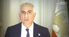 (Видео) „Се враќам во земјата за да бидам со луѓето“ - синот на поранешниот шах на Иран повика на протести