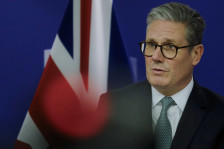 Британскиот премиер оди во Кина: „Нема да бирам меѓу две страни“