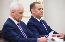 Медведев: Што ќе направи Галскиот петел? Ќе го киднапира Трамп? Нуклеарен напад врз САД?