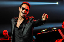 (Фото) Марк Ентони, 58, го очекува осмото дете: објави фотографија со сопругата 31 година помлада од него