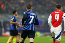 Лидерот Арсенал гостува кај Интер во Лигата на шампионите