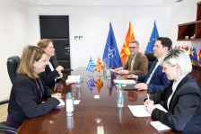 Средба на министерот Сали со грчката амбасадорка Филипиду: нагласена важноста од одржување на позитивниот моментум во политиката на проширување на ЕУ