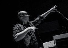 Спектакуларно новогодишно шоу во Дубаи со оркестрации и аранжмани на Џијан Емин