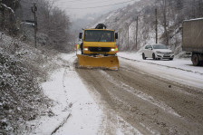 (Фото) „Мобилизирани се сите служби“: Кисела Вода се справува со снежните наноси