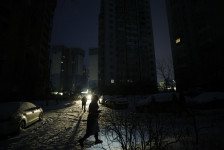 (Видео) Експлозии во Киев: Русија нападна со балистички ракети, повредени жена и дете