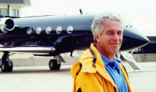 Епстин слетувал и во британски воени бази? Британското министерство започнува истрага