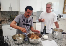 Преписка помеѓу Епстин и бизнисмен од Емиратите: „Одам да пробам свежа Русинка на јахта“