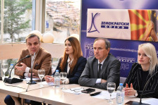 Случајот со смртните закани врз новинарот Александар Видиновски да се истера до крај, бара Демократскиот сојуз