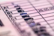 За возачките дозволи, државата мора да создаде услови што нема да ги оштетат ранливите заедници, порачува Мрежата за заштита од дискриминација