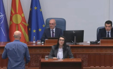 Костадиновска-Стојчевска ја повика Јаневска да го повлече предлог-законот за високо образование