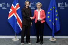 Дали ЕУ експресно добива нова членка? Политико: Референдум уште на лето