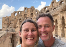 Британски пар осуден на 10 години затвор во Иран за шпионажа, со мотор патувале низ светот, судењето траело само три часа