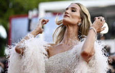 (Фото/Видео) Вулгарна или не? Манекенката прошета без гаќички и ги шокираше сите