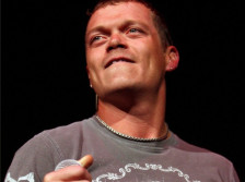 Почина Бред Арнолд - пејачот на американскиот бенд 3 Doors Down