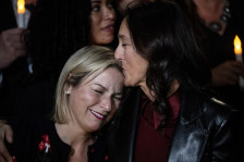 (Видео) Жртвите на Епстин испратија порака за време на Супербоул: „Време е за вистината“