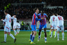 (Видео) Зрињски остана непоразен во дуелот со Кристал Палас