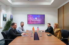 Андоновски на средба со амбасадорката на САД, Варнс: Потврдена соработката со САД во делот на сајбер-заштитата