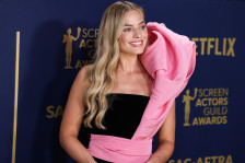 (Видео) Најубавата жена на светот малку се „разубавила“: што се има направено на лицето