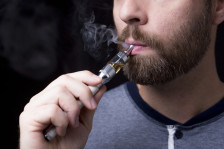 Француската агенција за храна: Електронските цигари носат ризици по здравјето