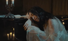 (Видео) Мартија со нова песна „Не барај ги ангелите“