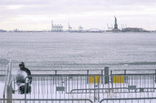 Силна зимска бура во САД: прогласена вонредна состојба во пет држави