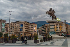 Променливо облачно со засилен северен ветер