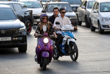 Иран им дозволи на жените да возат мотоцикли