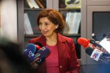 Сиљановска - Давкова: Имаме најмало и најстаро владино авионче во регионот, секогаш имам дилема дали да летам со него