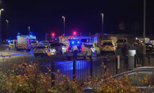 Седум лица тешко повредени во Англија откако автомобил удрил во пешаци