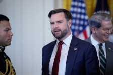 Иран сака да преговара со Венс, а не со Кушнер; Белата куќа: За тоа одлучува Трамп