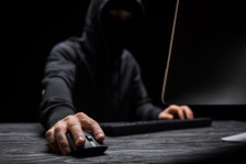 ФБИ потврди хакерски напад врз мејлот на директорот