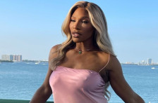 (Фото) Серена Вилијамс позираше во розов фустан, луѓето и порачаа дека изгледа како барбика