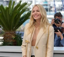 Сиена Милер за бременоста во четириесеттите години: „Многу е полесно“