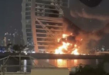 (Видео) Ирански дрон го погоди и хотелот Бурџ ал Араб во Дубаи