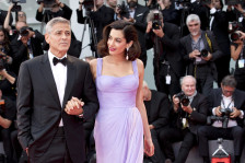 (Фото) Ново-стариот идеал за убавина ги праќа ботоксот и филерите во минатото: Познатите убавици се „луди“ по овој тренд