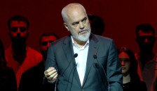 Еди Рама се расправаше и избрка новинари од прес-конференција