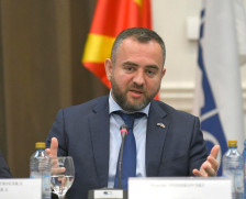 Министерот Тошковски објави дека станал татко по трет пат
