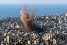 (Видео) Израел фрла летоци над Бејрут со повик за разоружување на Хезболах