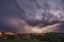 Силно невреме ја погоди и Словенија, илјадници домаќинства без струја