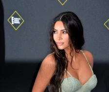 (Видео) Крај на криењето, сè е јасно: Ким Кардашијан ја потврди врската со Хамилтон