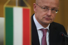 Сијарто: ЕУ треба, по примерот на Америка, да ги укине санкциите врз руската нафта