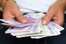 Бугарија ќе дели велигденски додатоци: Речиси 80 отсто од пензионерите ќе добијат пари