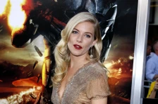 „Исчезна“ на девет години, а сега со најубавата фотографија ја прекина тишината: „Убавице, недостигаше“