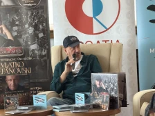 Пред доделувањето на наградите „Порин“ за посебни заслуги, Влатко Стефановски во Сплит го претстави новиот албум Muscle Memory