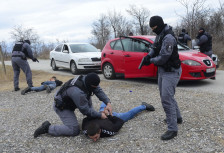 Полициски акции против за низ државата, приведени повеќе лица во Скопје, Радовиш и Охрид