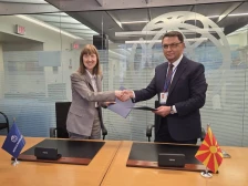 Гувернерот Славески и Басани од Светската банка потпишаа договор за експертска поддршка за воведувањето инстант плаќања во земјата