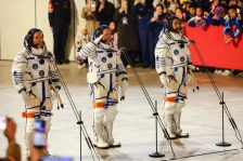 Кинеските астронаути ќе останат во вселената уште еден месец