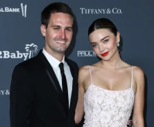 (Видео) Познатата манекенка не забава со милијардерот со кого има три сина