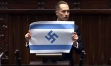 (Видео) Инцидент во полскиот парламент, пратеник го покажа израелското знаме со свастика